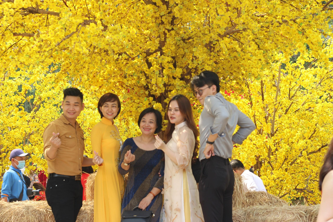 Không gian vườn mai tại Lễ hội Tết Việt 2022 được đông đảo các bạn trẻ tìm về check-in. Không gian vườn mai tại Lễ hội Tết Việt 2022 được đông đảo các bạn trẻ tìm về check-in.