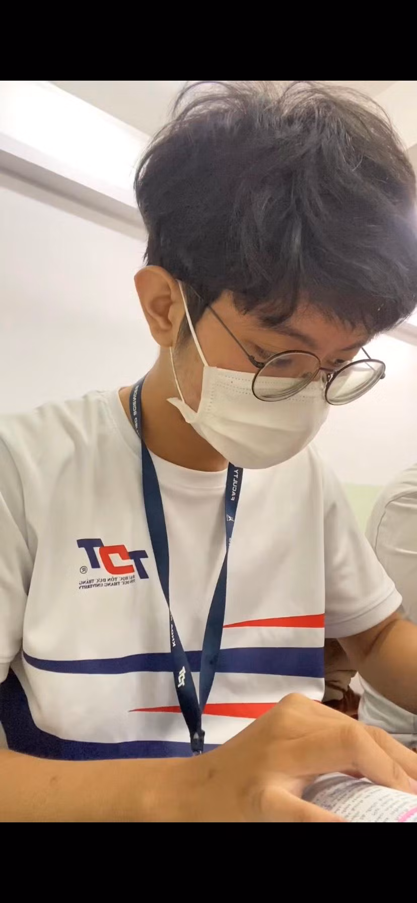 Tiến Ngô trong những giờ học tập miệt mài trên giảng đường. Tiến Ngô trong những giờ học tập miệt mài trên giảng đường.