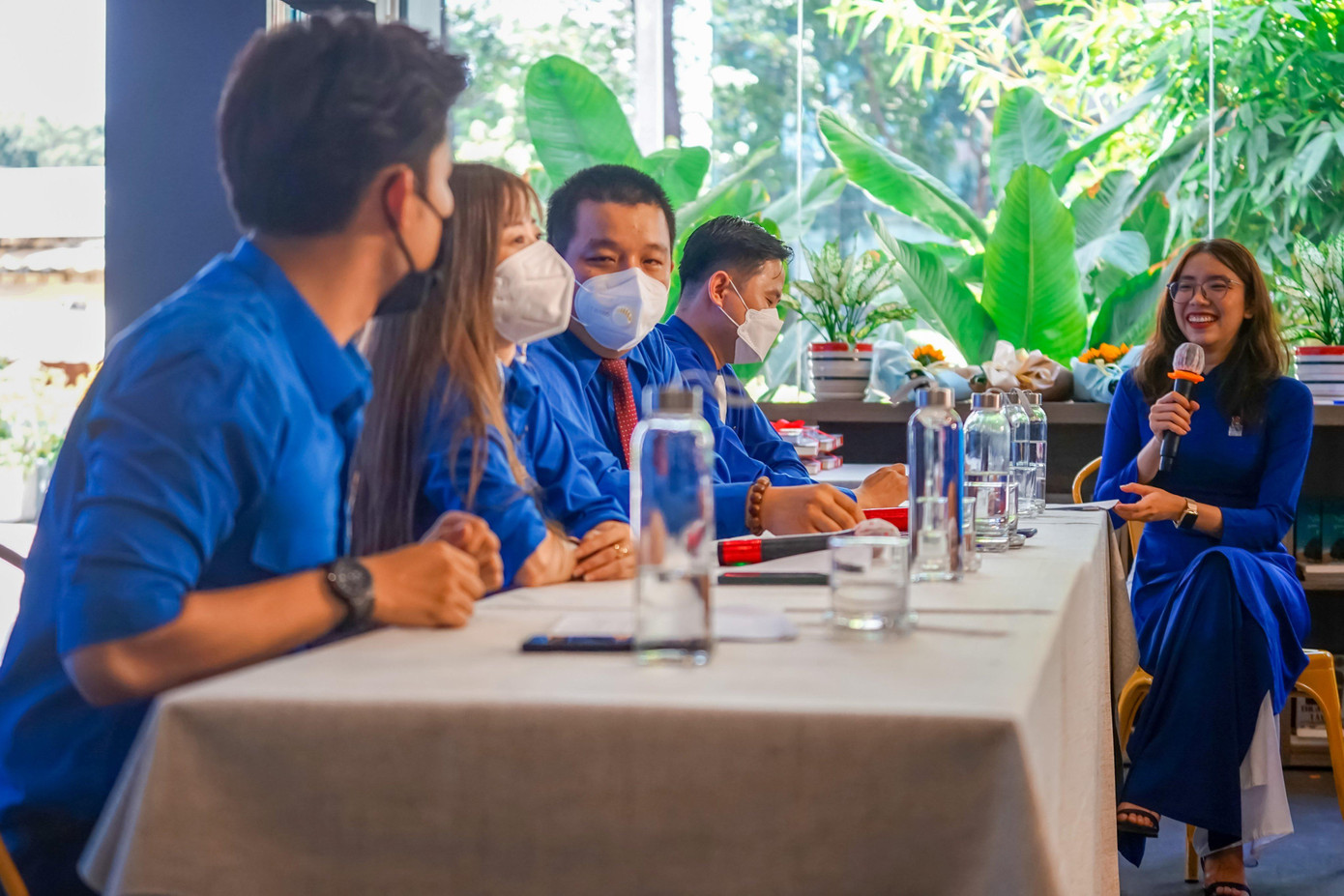 Cùng với ba khách mời đặc biệt, gồm ca sĩ Chí Thiện, "Công dân trẻ tiêu biểu TP. HCM" 2018; vận động viên Châu Tuyết Vân, "Công dân trẻ tiêu biểu TP. HCM" 2013 và anh Ngô Lê Mạnh Hiếu, Bí thư Đoàn trường ĐH Kinh tế - Luật (ĐHQG TP. HCM), Gương cán bộ Đoàn tiêu biểu nhận Giải thưởng Lý Tự Trọng năm 2022.