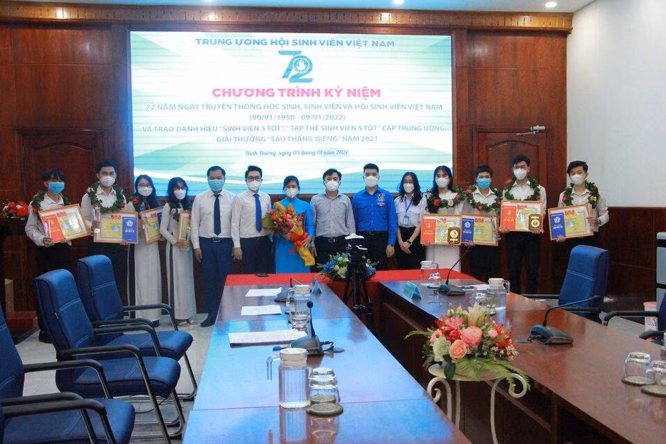 Những gương mặt sinh viên tỉnh Bình Dương có nhiều thành tích nổi bật được vinh danh trong dịp này.