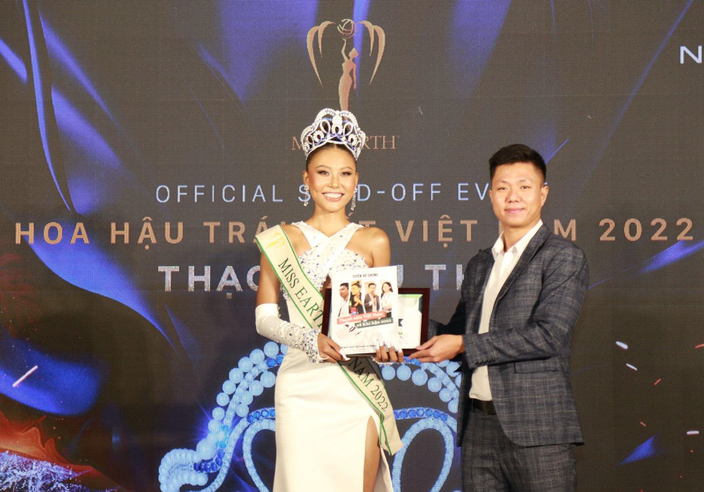 Cũng tại chương trình, Thạch Thu Thảo được vinh danh là Đại sứ của Mạng lưới Thanh niên hành động vì khí hậu - YNET. Cũng tại chương trình, Thạch Thu Thảo được vinh danh là Đại sứ của Mạng lưới Thanh niên hành động vì khí hậu - YNET.