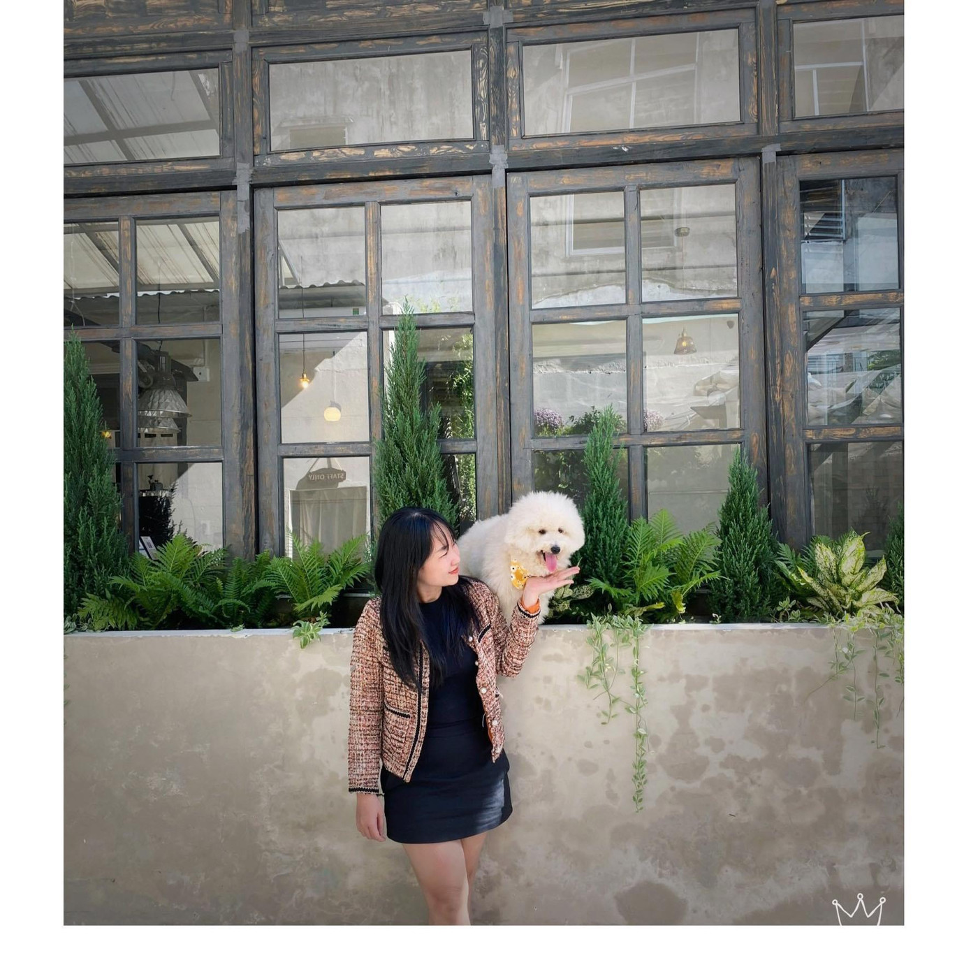 Phạm Thị Kim Phương và cửa hàng đồ tặng của mình. Phạm Thị Kim Phương và cửa hàng đồ tặng của mình.