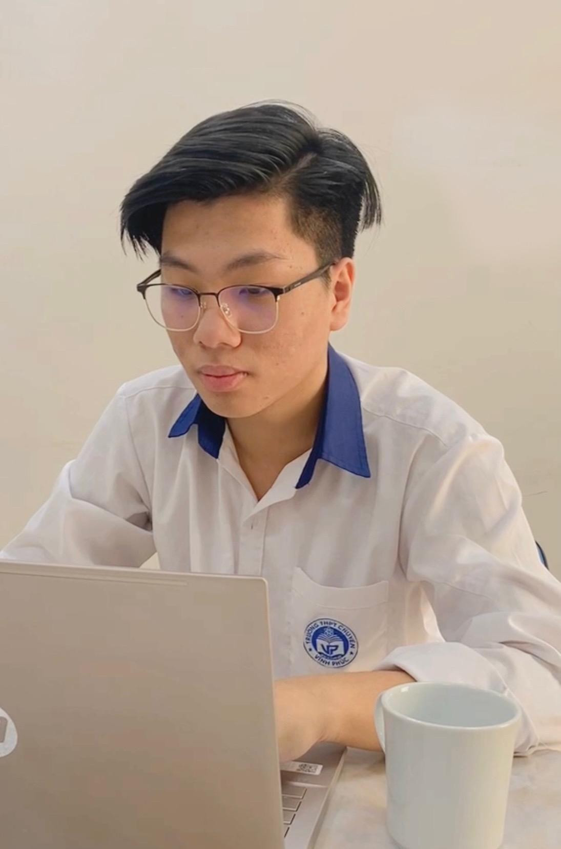 Với tinh thần quyết tâm cao độ, Nguyễn Đức Mạnh sẽ nỗ lực hết mình để ghi danh vào “vòng đấu trí” cuối cùng của “Đường lên đỉnh Olympia”.