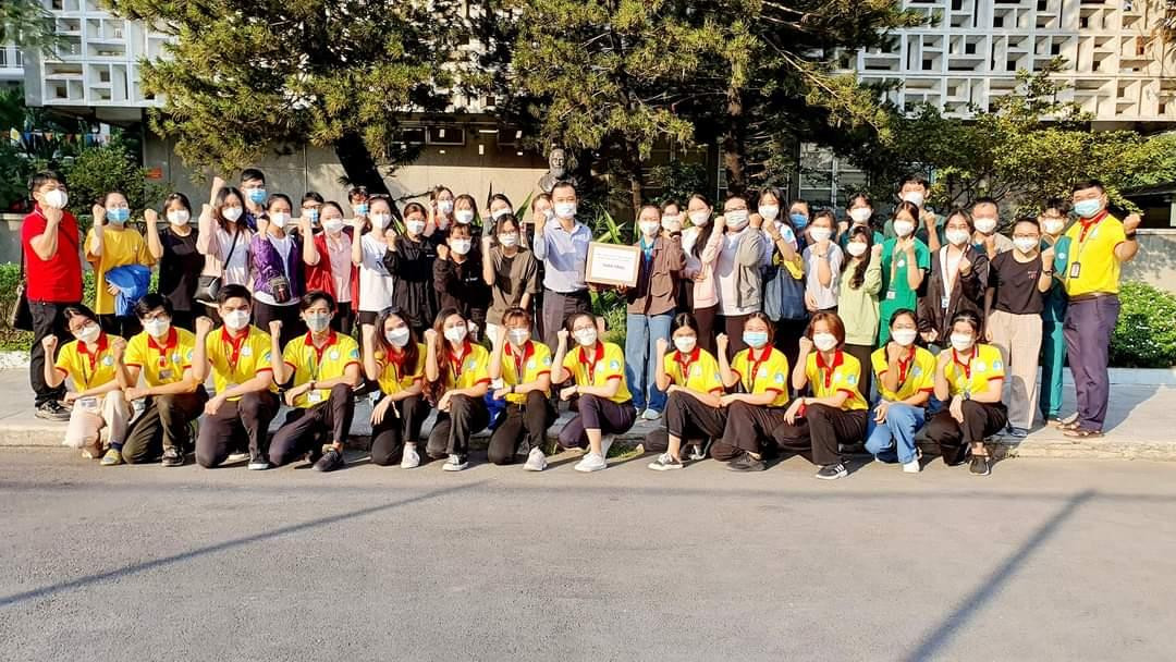 Các bạn sinh viên trường ĐH Y Dược TP. HCM chi viện nhân lực y tế cho tỉnh Bà Rịa - Vũng Tàu.