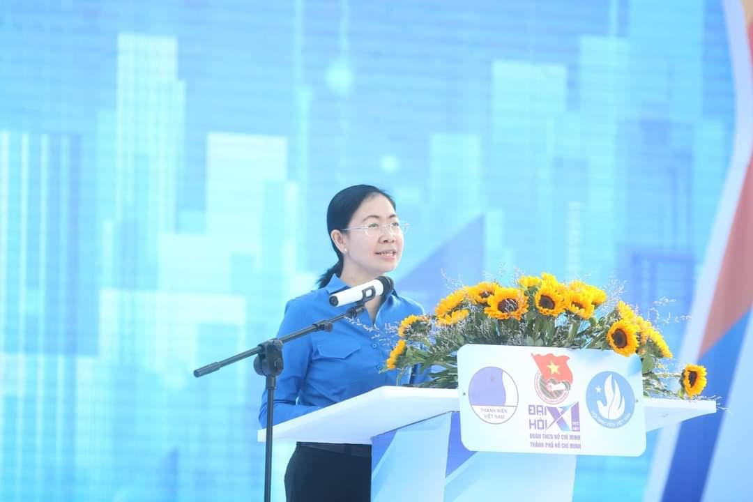 Chị Phan Thị Thanh Phương - Bí thư Thành Đoàn, Chủ tịch Hội Sinh viên TP. HCM phát biểu tại Lễ ra quân. Chị Phan Thị Thanh Phương - Bí thư Thành Đoàn, Chủ tịch Hội Sinh viên TP. HCM phát biểu tại Lễ ra quân.