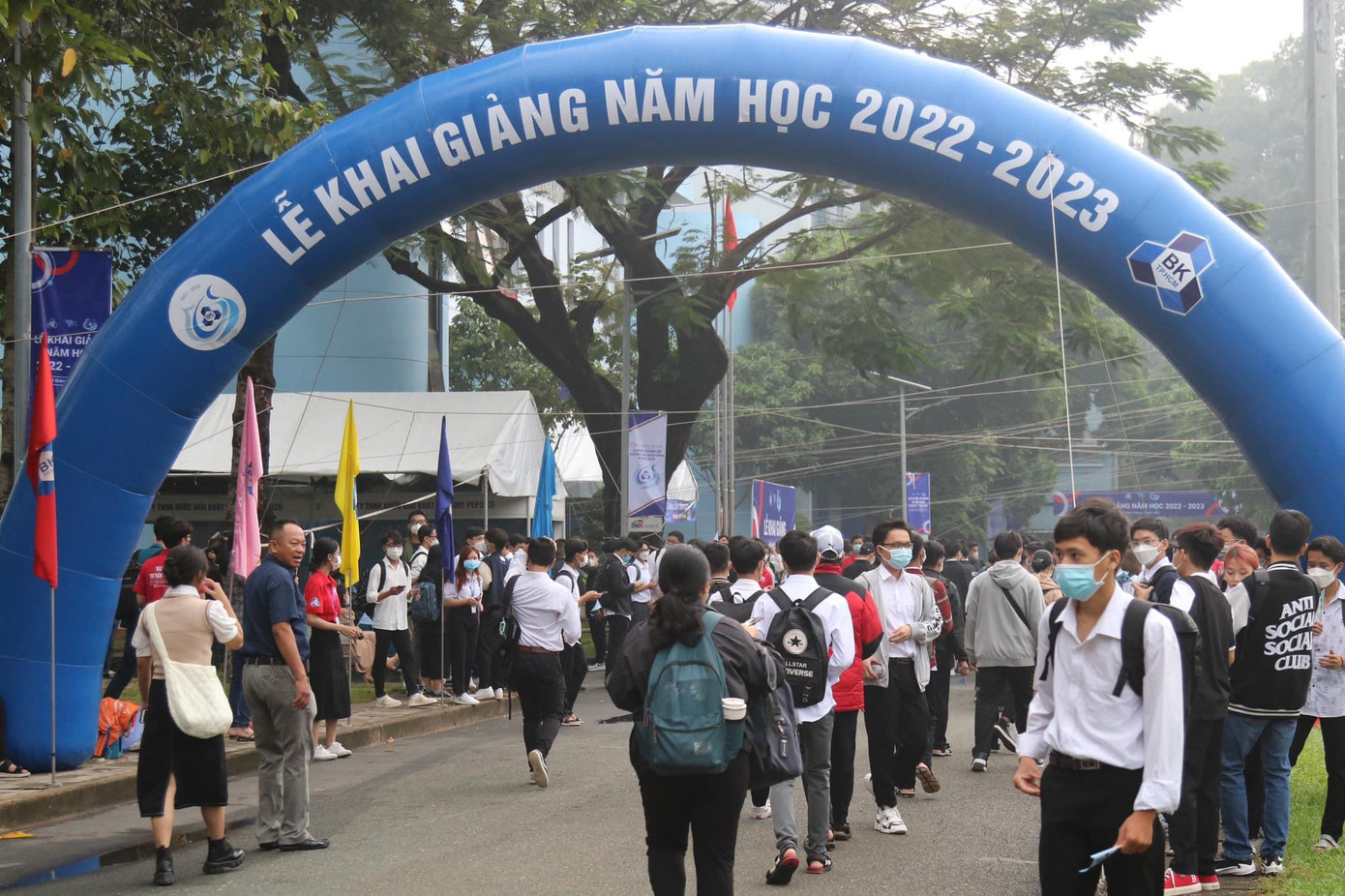 Lễ khai giảng của trường ĐH Bách khoa (ĐHQG TP. HCM) với sự tham dự của 5.000 tân sinh viên.