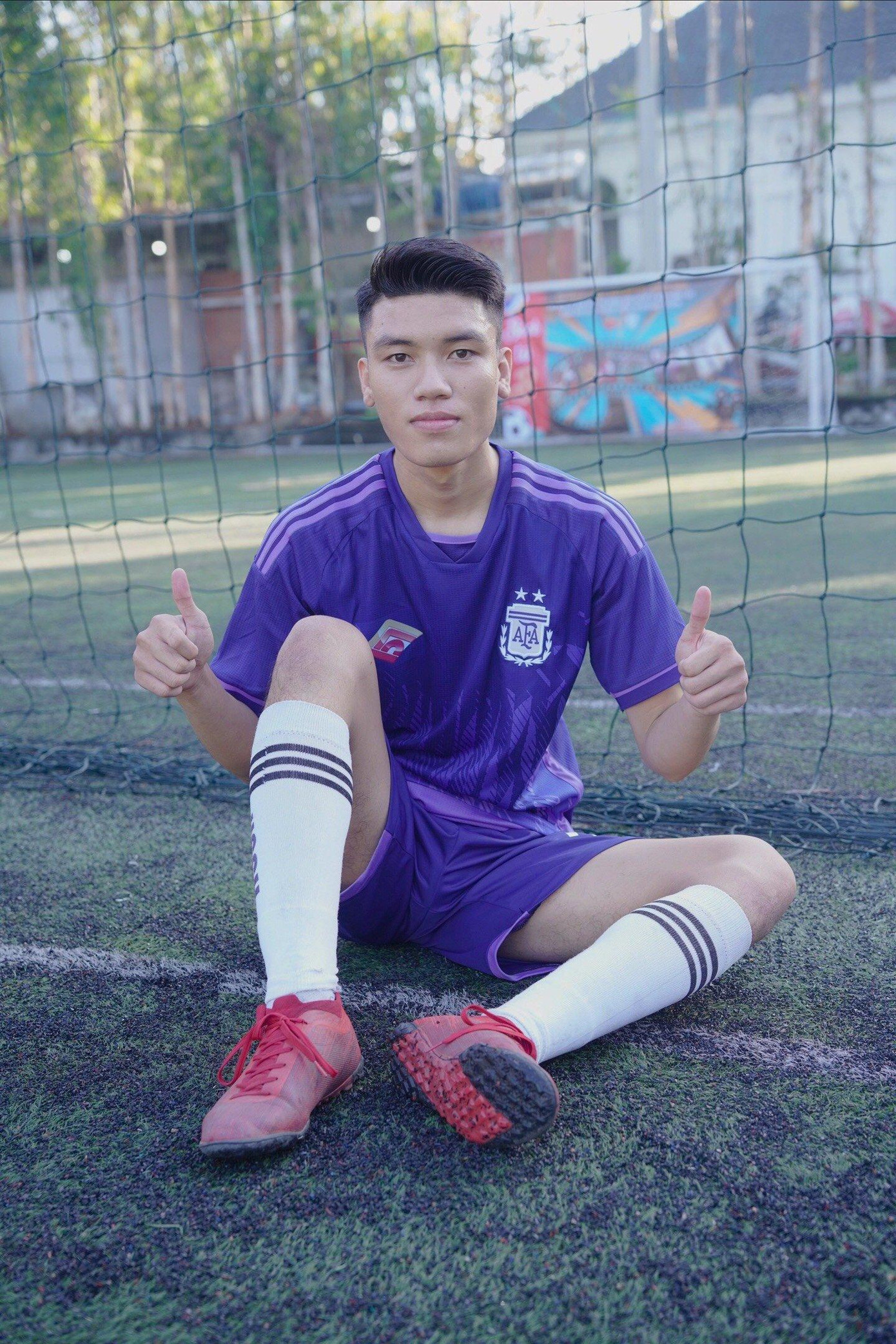 Minh Triệu đã mua đồ thi đấu của đội tuyển Argentina để cổ vũ đội tuyển này. (Ảnh: NVCC)