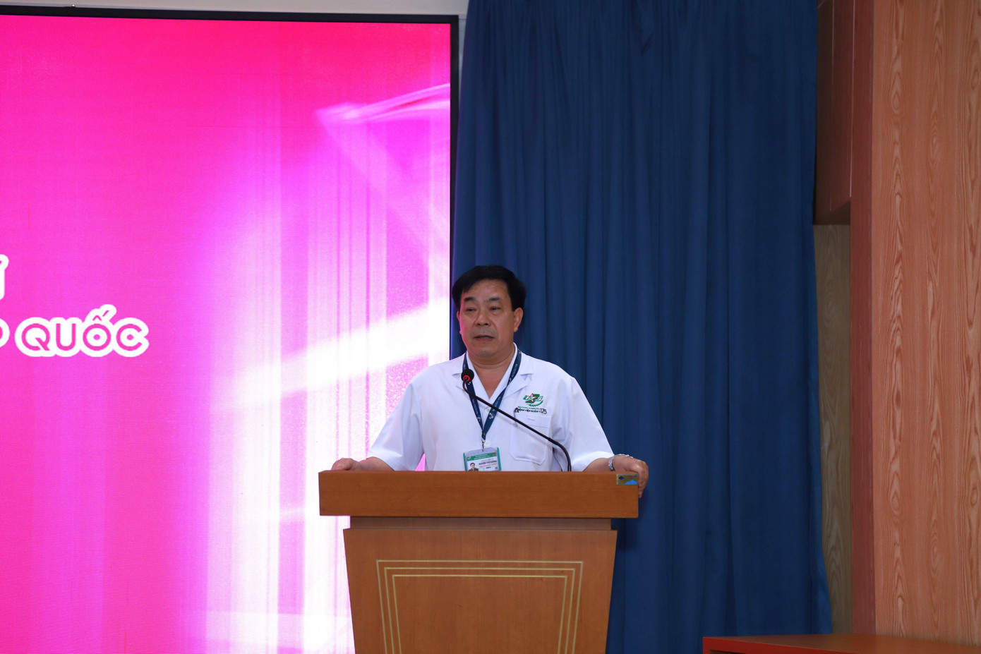 Tại chương trình giao lưu, Đại tá, TS Nguyễn Việt Cường - Phó Giám đốc Bệnh viện Quân y 175 đã giới thiệu về lịch sử và quá trình phát triển của Bệnh viện Quân y 175. Ông cho biết, dù đây là bệnh viện Quân đội nhưng có tới khoảng 90% bệnh nhân là nhân dân.