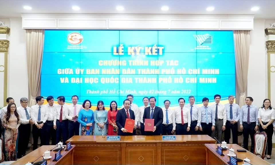 Lễ ký kết hợp tác toàn diện giữa ĐHQG TP. HCM Và UBND TP. HCM. Lễ ký kết hợp tác toàn diện giữa ĐHQG TP. HCM Và UBND TP. HCM.