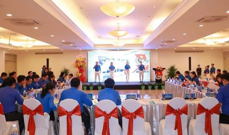 Các đại biểu về tham dự hội nghị.