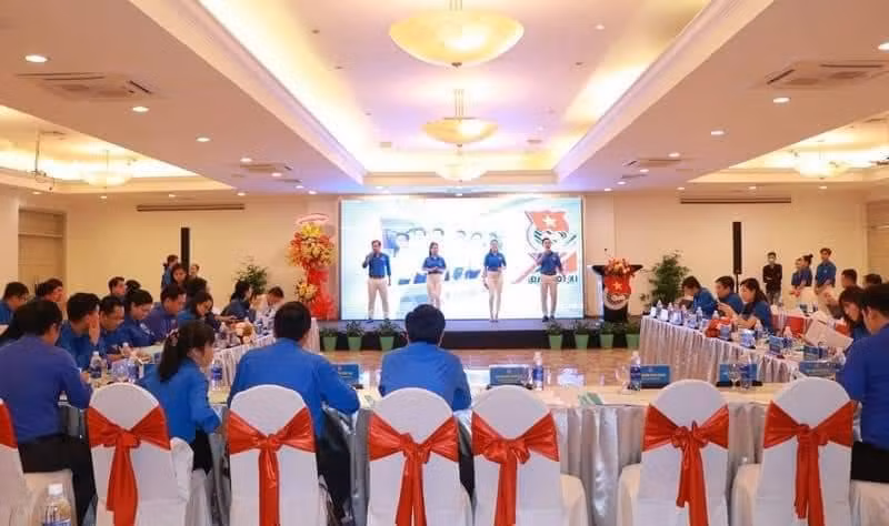 Các đại biểu về tham dự hội nghị. Các đại biểu về tham dự hội nghị.