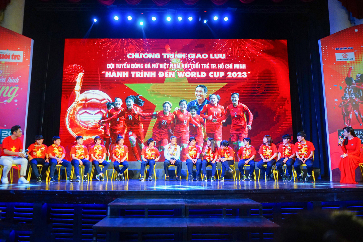 Chiều ngày 12/2, Thành Đoàn TP. HCM phối hợp với các đơn vị tổ chức &quot;Chương trình giao lưu đội tuyển Bóng đá nữ Việt Nam với Tuổi trẻ TP. HCM - Hành trình đến World Cup 2023&quot; tại Nhà Văn hóa Thanh niên.