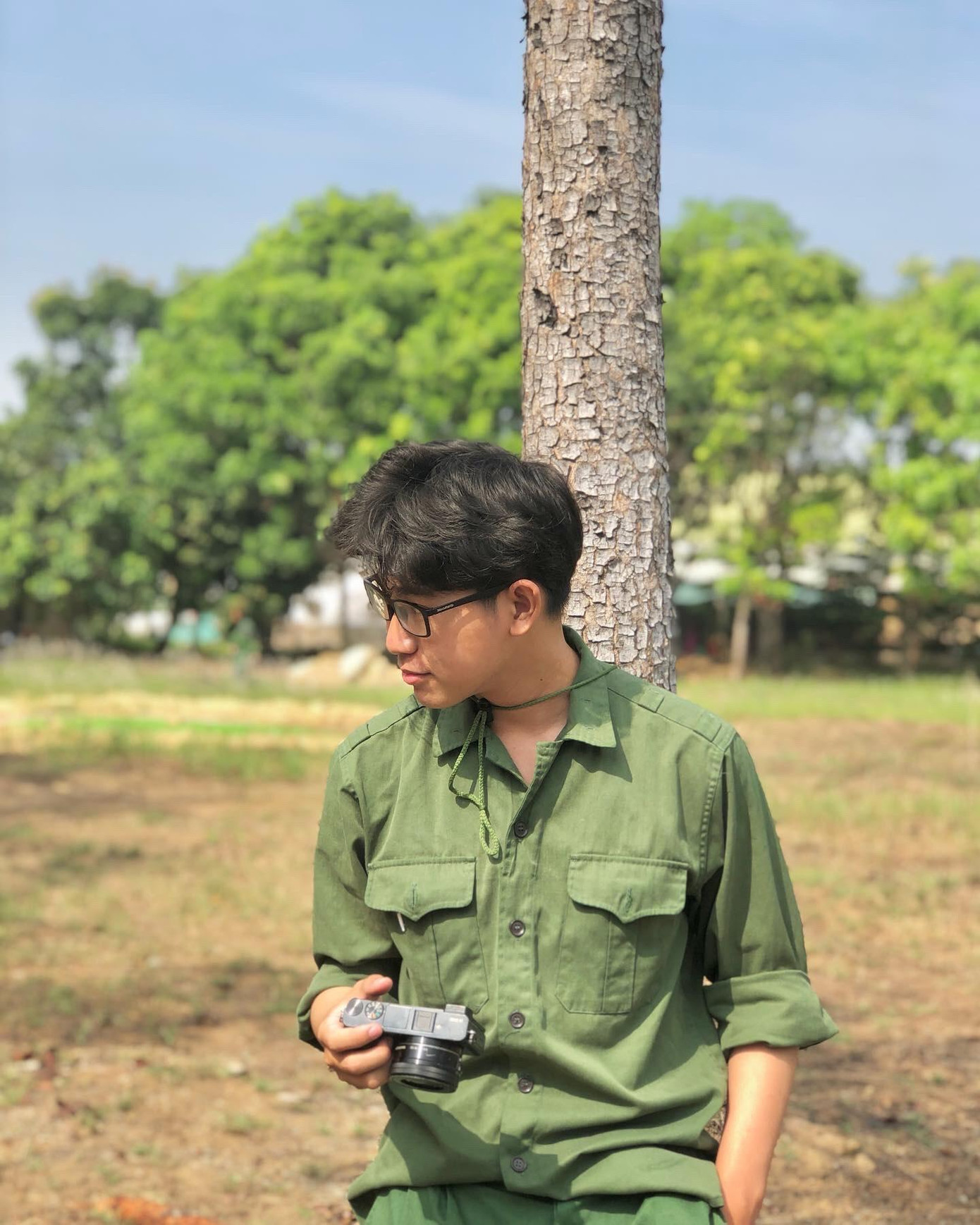 Ngoài giờ học, Cao Minh còn tham gia đội hỗ trợ sinh viên F0 trong khu quân sự.