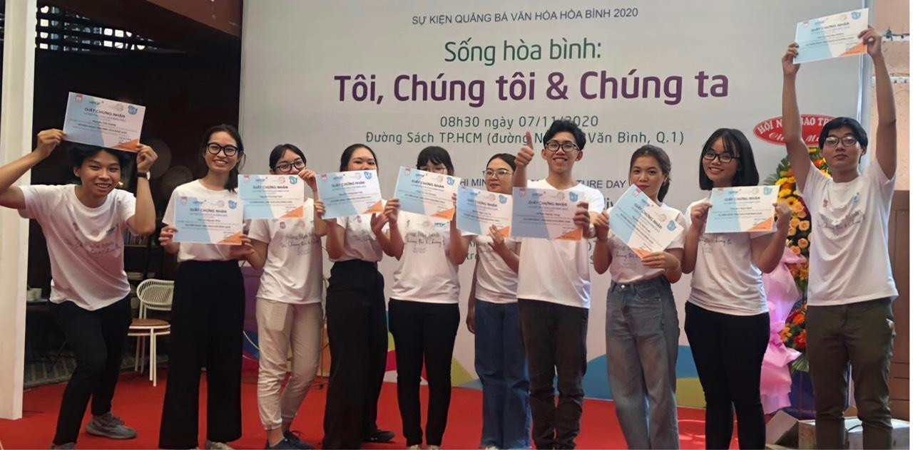 Bảo Khiêm tham gia hoạt động trao học bổng cho người khuyết tật. Bảo Khiêm tham gia hoạt động trao học bổng cho người khuyết tật.