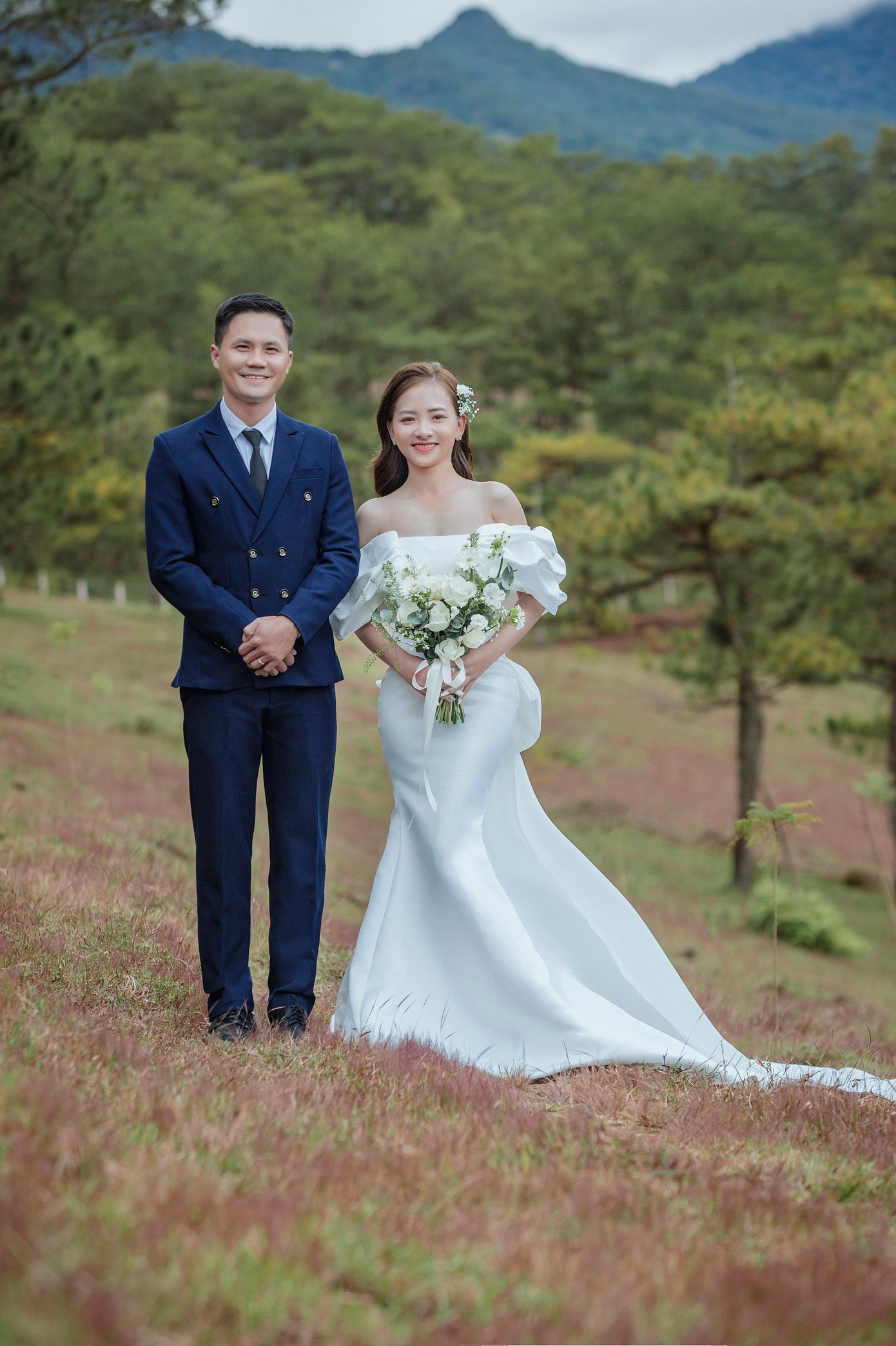 Ảnh cưới của cặp đôi cán bộ Đoàn.