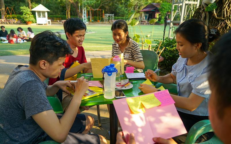 Các bạn trẻ tham gia Trại 'Thủ lĩnh Khí hậu Việt Nam' sẽ học hỏi được nhiều kỹ năng mềm. Các bạn trẻ tham gia Trại 'Thủ lĩnh Khí hậu Việt Nam' sẽ học hỏi được nhiều kỹ năng mềm.