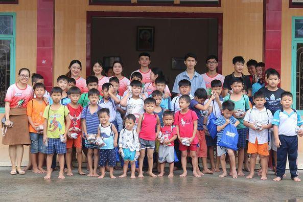 Nhiều chương trình chạy bộ do các bạn trẻ tổ chức nhằm gây quỹ cho trẻ em nghèo. Nhiều chương trình chạy bộ do các bạn trẻ tổ chức nhằm gây quỹ cho trẻ em nghèo.