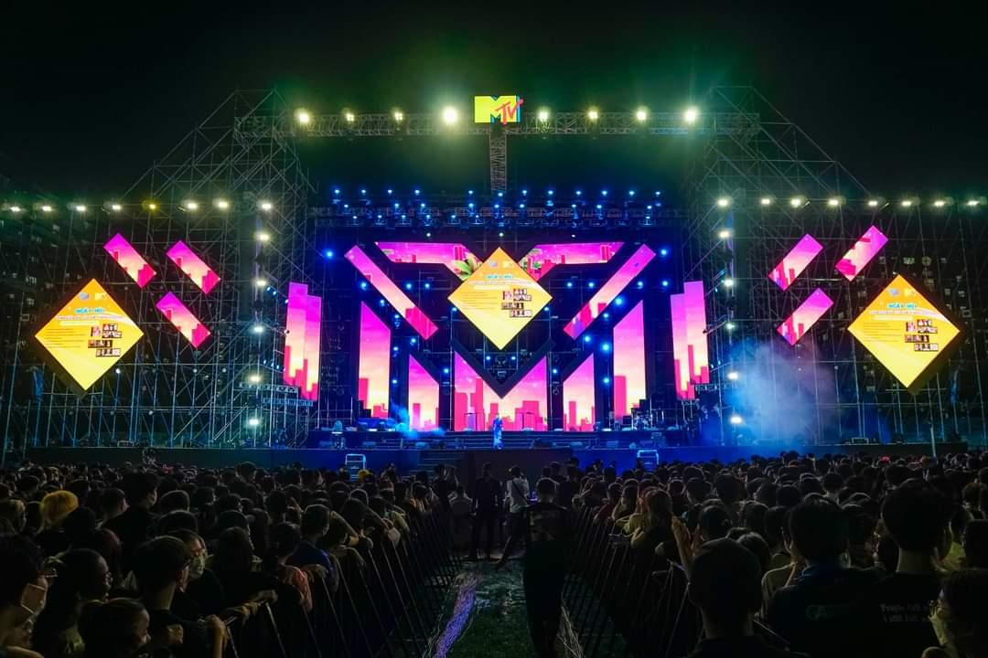 Rất đông các bạn sinh viên tham dự Ngày hội. (Ảnh: Trung tâm Quản lý KTX)