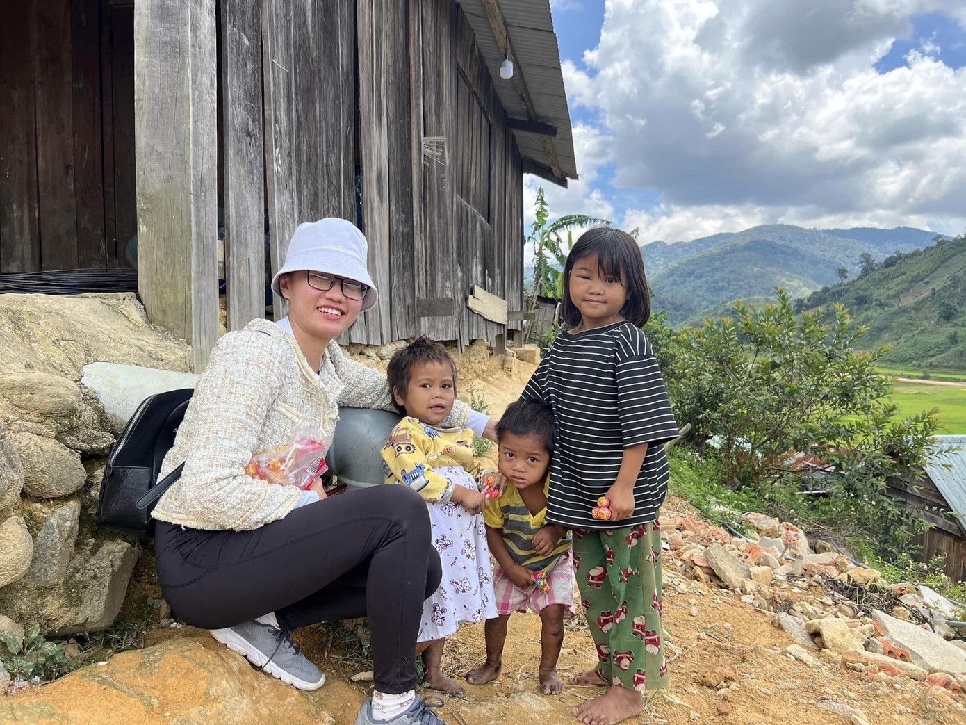 Thảo đến với những hoàn cảnh các em nhỏ còn nhiều khó khăn.