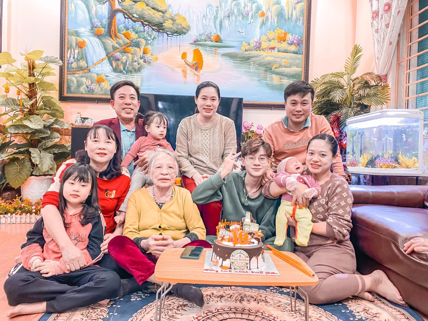 Minh Quân đón sinh nhật tuổi 19 cùng gia đình.