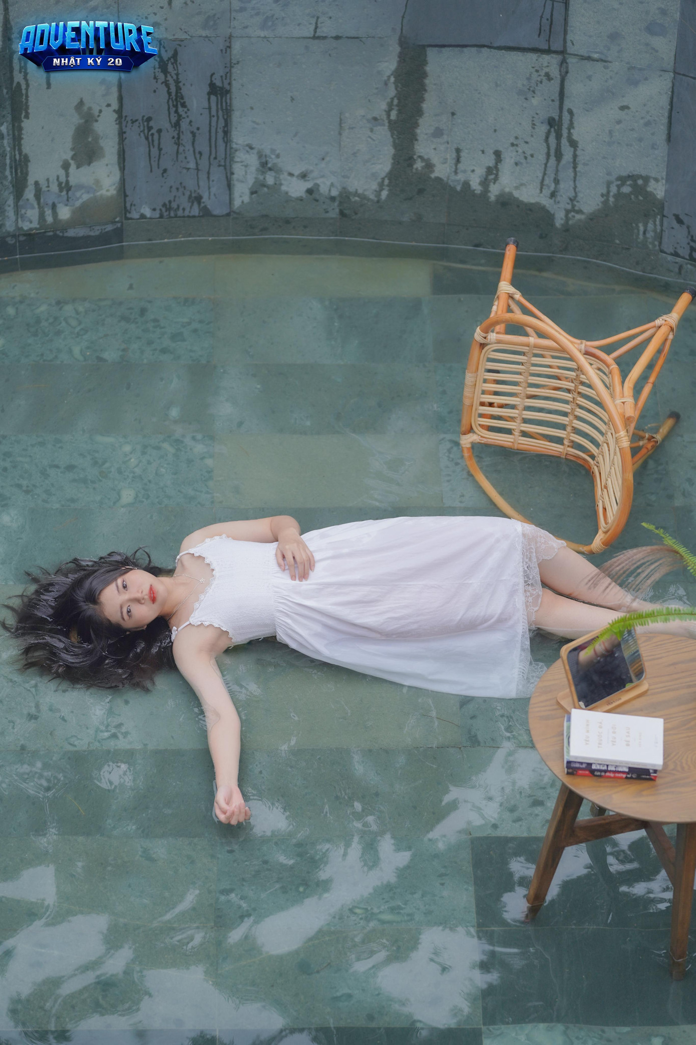 Trong hành trình thoát ra khỏi “bức tường” an toàn, đôi khi người ta sẽ bị đánh gục bởi nhiều thách thức. Cô gái ngã, tuyệt vọng, bế tắc khi đạp đổ hết những nỗ lực trước đó của bản thân.