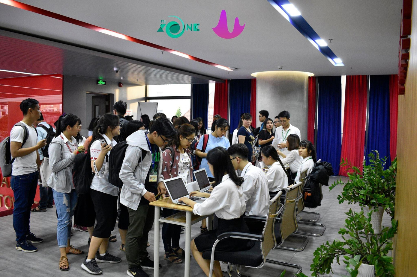 Cuộc thi qua các năm thu hút đông đảo sinh viên tham dự. Cuộc thi qua các năm thu hút đông đảo sinh viên tham dự.