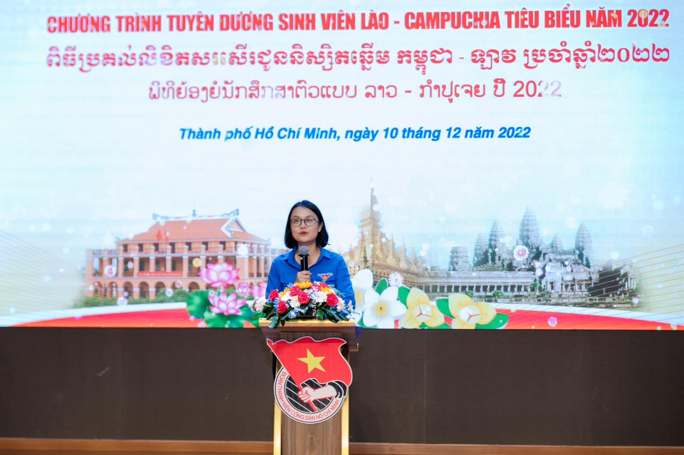 Chị Trần Thu Hà - Phó Bí thư Thành Đoàn TP. HCM, Chủ tịch Hội Sinh viên TP. HCM phát biểu tại chương trình. (Ảnh: TLTĐ)