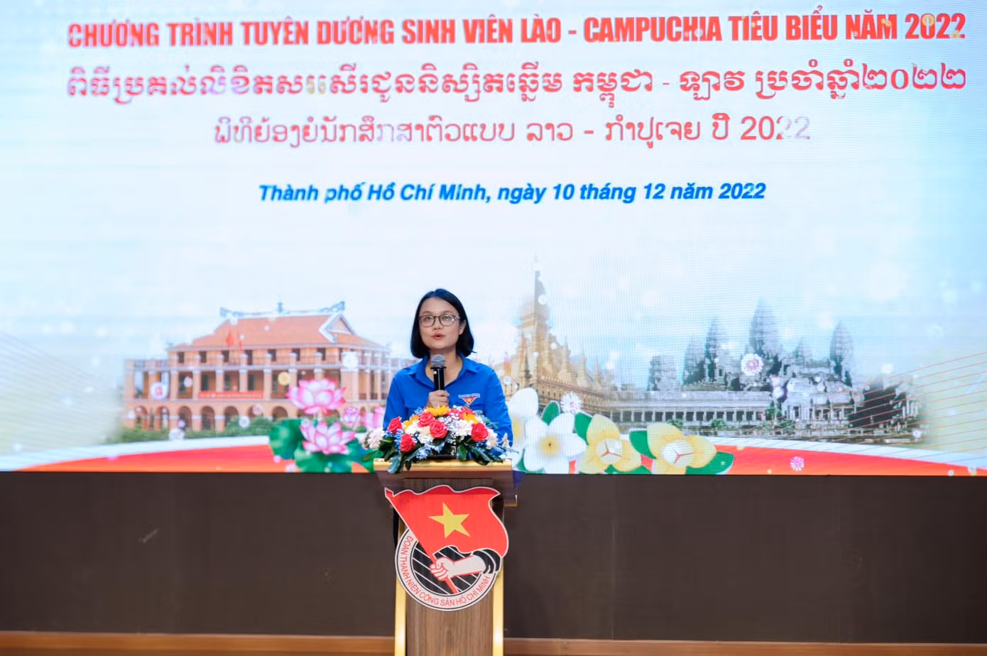 Chị Trần Thu Hà - Phó Bí thư Thành Đoàn TP. HCM, Chủ tịch Hội Sinh viên TP. HCM phát biểu tại chương trình. (Ảnh: TLTĐ) Chị Trần Thu Hà - Phó Bí thư Thành Đoàn TP. HCM, Chủ tịch Hội Sinh viên TP. HCM phát biểu tại chương trình. (Ảnh: TLTĐ)