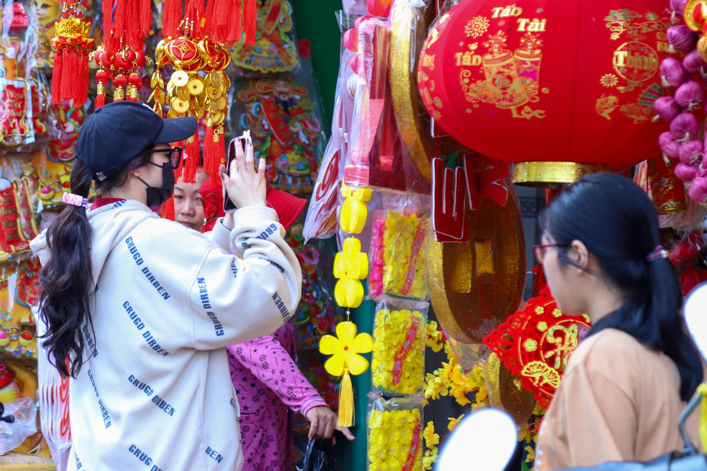 Theo ghi nhận, không khí tại TP. HCM trong ngày hôm nay khá mát mẻ, tạo điều kiện thuận lợi cho các bạn trẻ bắt đầu đi chơi từ sớm.