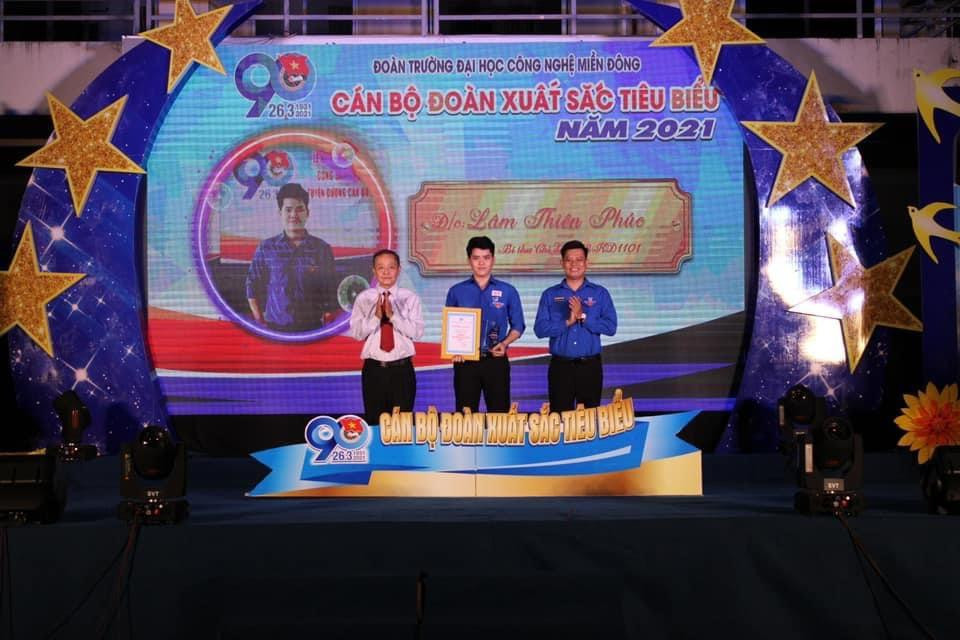 Bên cạnh hai giải thương cao quý, Phúc còn nhận được nhiều thành tích từ trường và tỉnh Đồng Nai. Bên cạnh hai giải thương cao quý, Phúc còn nhận được nhiều thành tích từ trường và tỉnh Đồng Nai.