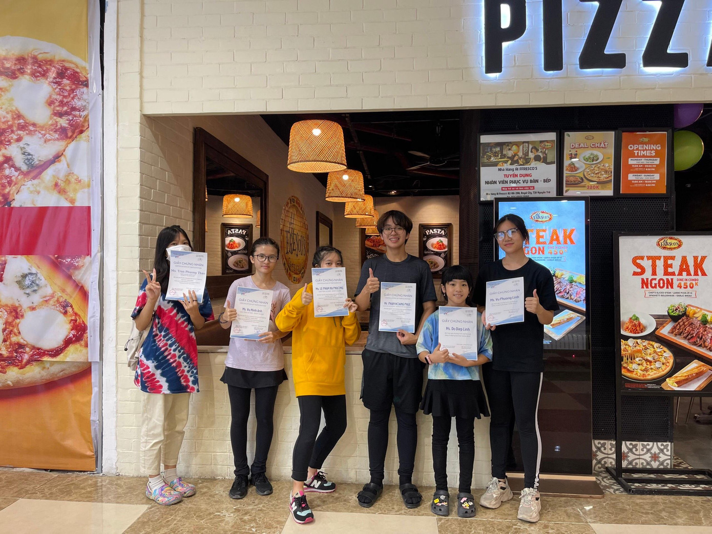 Tham gia CLB trượt băng, các bạn trẻ sẽ được cấp giấy chứng nhận. Tham gia CLB trượt băng, các bạn trẻ sẽ được cấp giấy chứng nhận.