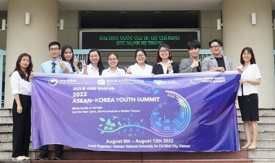 10 đại biểu của Việt Nam tham dự Hội nghị thượng đỉnh thanh niên ASEAN - Hàn Quốc năm 2022. 10 đại biểu của Việt Nam tham dự Hội nghị thượng đỉnh thanh niên ASEAN - Hàn Quốc năm 2022.