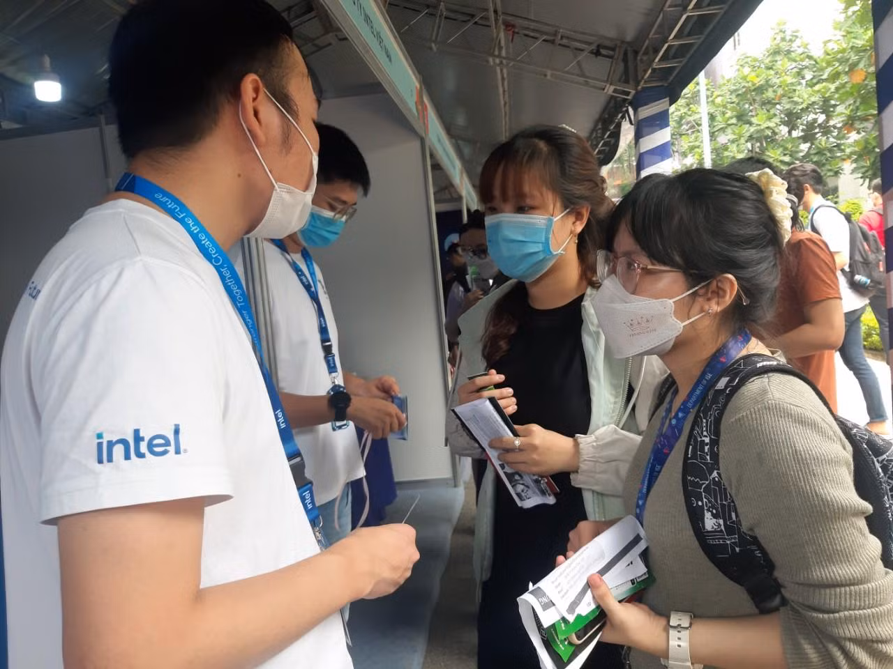 Nhiều bạn sinh viên đến từ các trường đại học trên địa bàn TP. HCM đã tham dự 'Ngày hội việc làm – Job Fair năm 2022'.