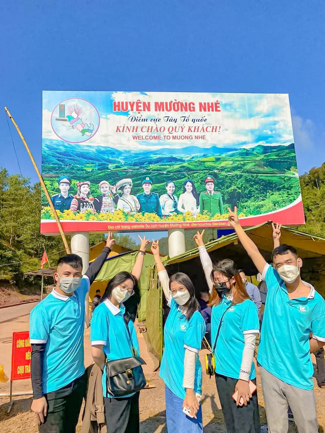 Vượt lên những hoài nghi của mọi người, cô gái nhỏ chứng minh con đường đã và đang đi là đúng hướng. Vượt lên những hoài nghi của mọi người, cô gái nhỏ chứng minh con đường đã và đang đi là đúng hướng.