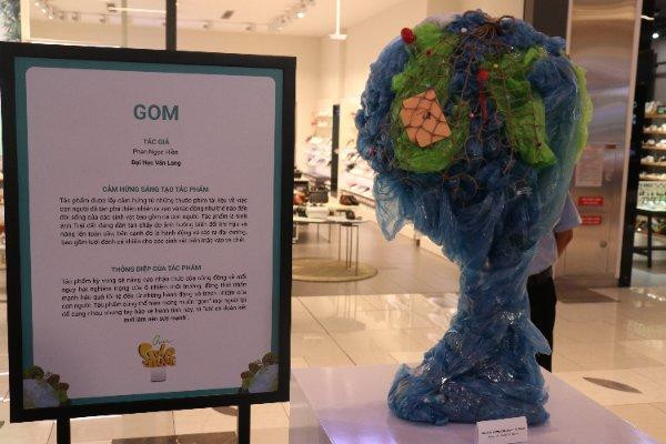 Tác phẩm Gom của thí sinh Phan Ngọc Hiền (sinh viên trường ĐH Văn Lang).