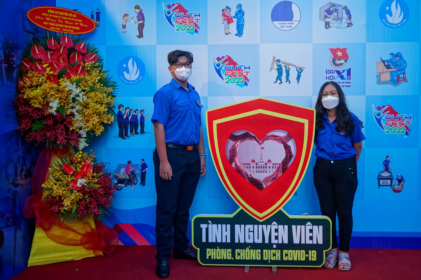 Trong giai đoạn TP. HCM đang căng mình chống dịch COVID-19, thành phố đã chứng kiến nhiều hình ảnh "màu áo xanh" thanh niên đã cùng thành phố chung tay phòng, chống dịch COVID-19.