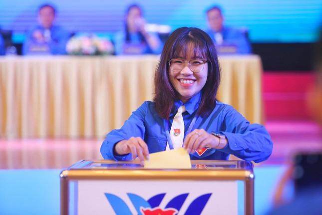 Các đại biểu bỏ phiếu bầu tại Đại hội. (Ảnh: Duy Phạm)