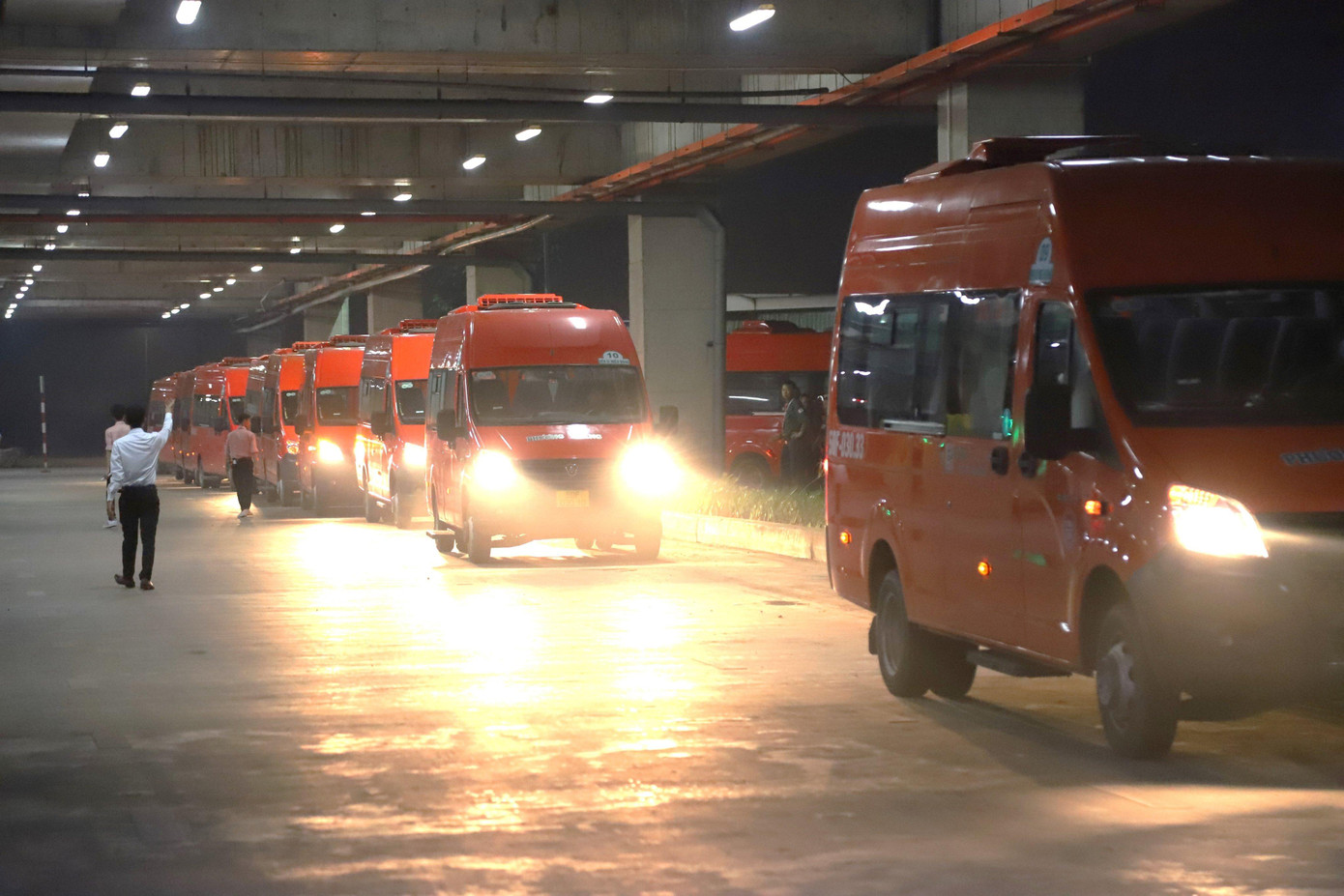 Công ty CP xe khách Phương Trang đưa hàng trăm xe phục vụ trung chuyển miễn phí. Công ty CP xe khách Phương Trang đưa hàng trăm xe phục vụ trung chuyển miễn phí.