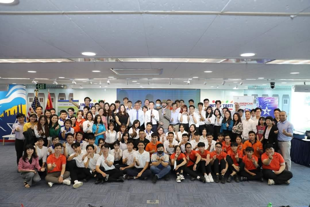 Chương trình 'Maker to Entrepreneur 2022' đã thu hút nhiều đội thi đến từ các trường đại học trên cả nước.