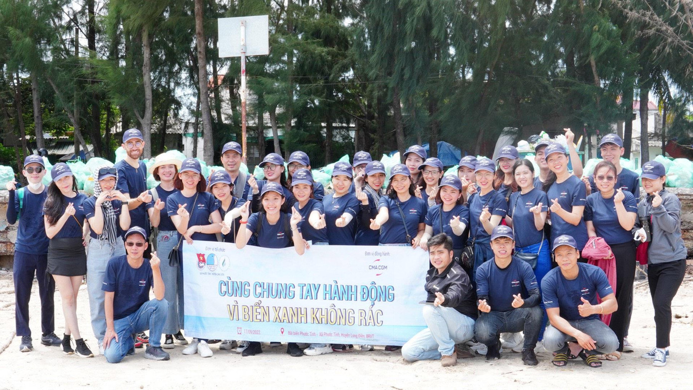 Rất đông các bạn trẻ cùng hưởng ứng chương trình.