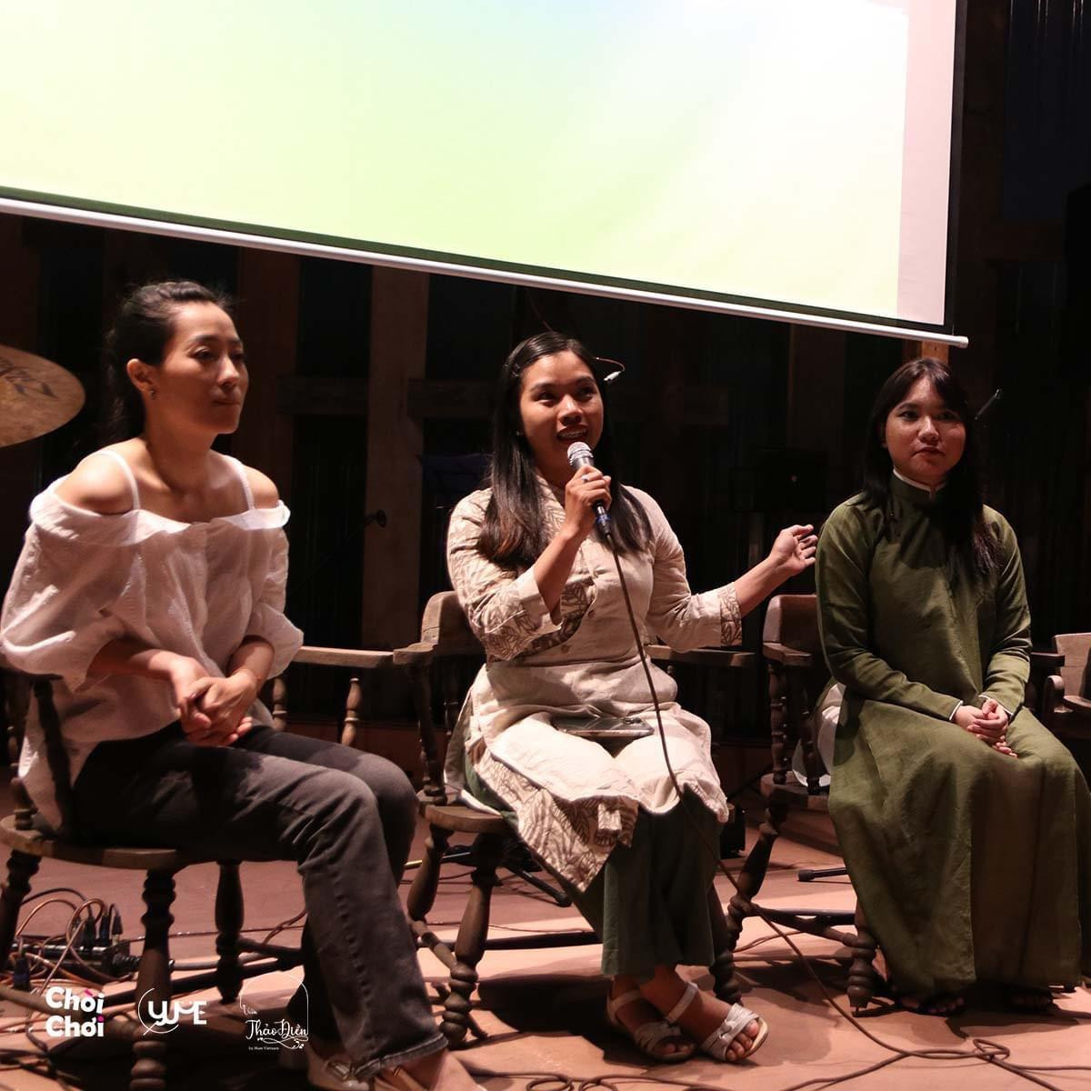 Khán giả có dịp giao lưu với ekip sản xuất của vở cải lương Đợi Kiều.