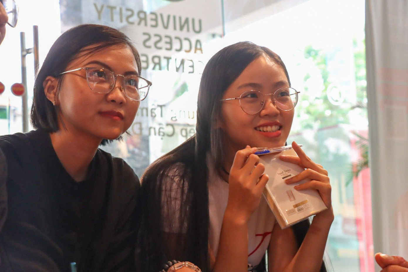 Người tham dự đã thảo luận về cách tiếp nhận nghệ thuật trong thời đại chuyển đổi. (Ảnh: Bình Nghi)