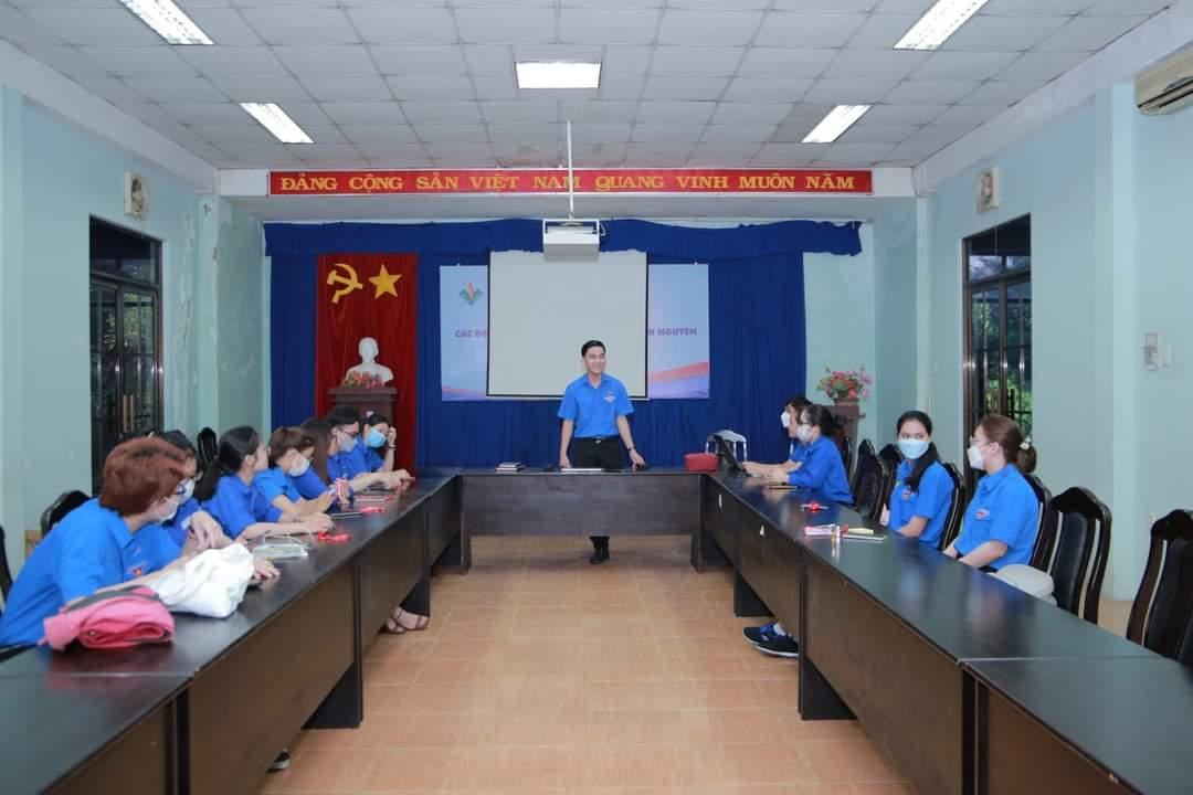 Các tình nguyện viên Đội hình ‘Giảng dạy tiếng Anh miễn phí cho thiếu nhi’ được trang bị thêm nhiều kỹ năng. Các tình nguyện viên Đội hình ‘Giảng dạy tiếng Anh miễn phí cho thiếu nhi’ được trang bị thêm nhiều kỹ năng.