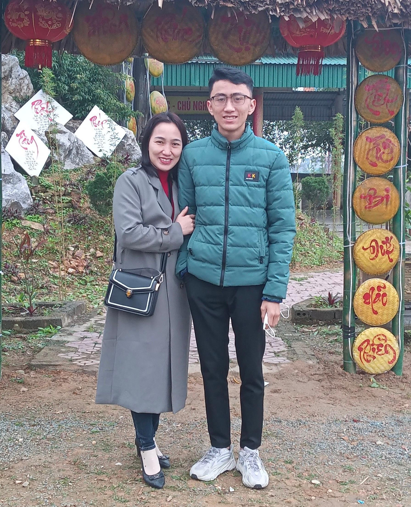 Gia đình luôn là chỗ dựa tinh thần vững chắc của Bá Danh. Gia đình luôn là chỗ dựa tinh thần vững chắc của Bá Danh.