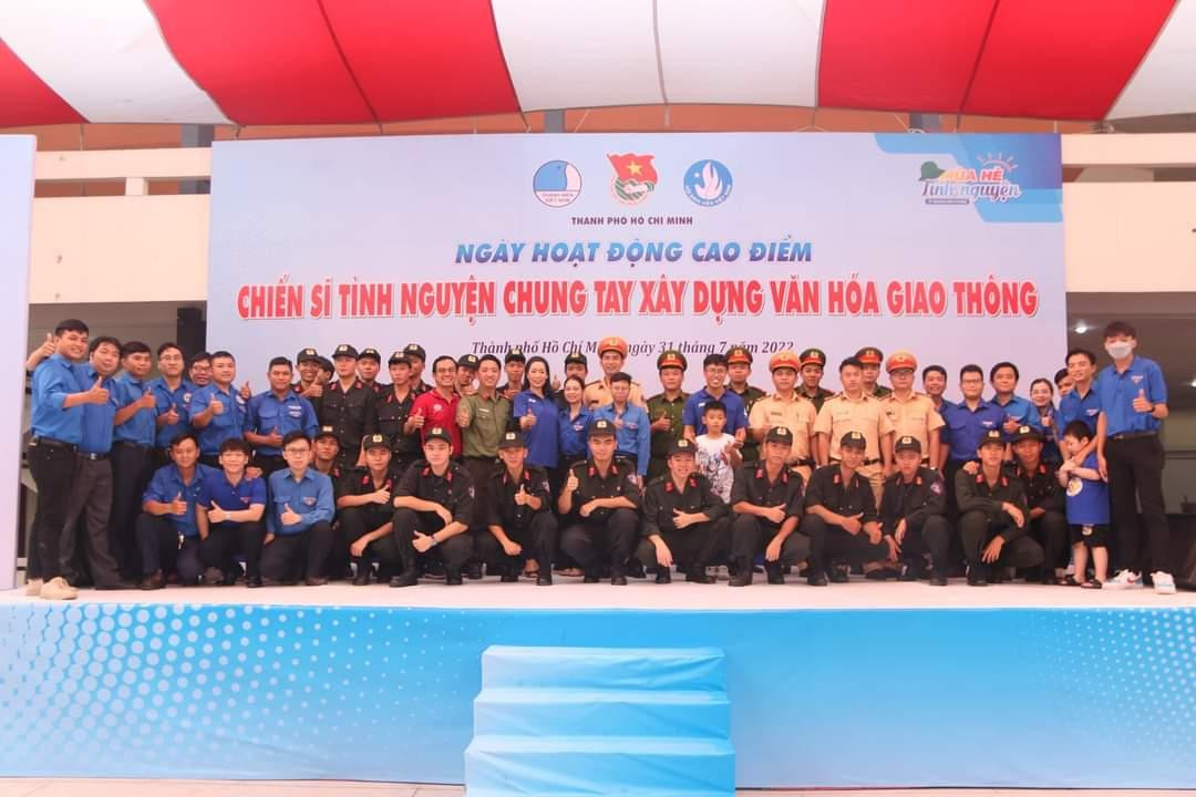 Rất đông đoàn viên, thanh niên tham gia Ngày hoạt động cao điểm “Chiến sĩ tình nguyện chung tay xây dựng văn hóa giao thông”. Rất đông đoàn viên, thanh niên tham gia Ngày hoạt động cao điểm “Chiến sĩ tình nguyện chung tay xây dựng văn hóa giao thông”.