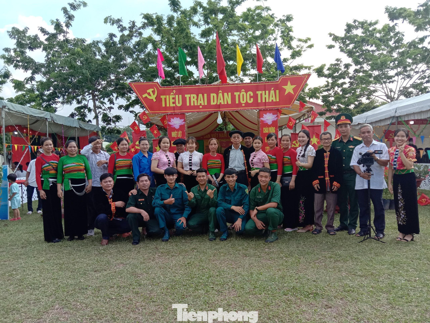 “Mình rất vui khi một số bạn trẻ không phải dân tộc Thái nhưng cũng thích tham gia để tìm hiểu về văn hóa của dân tộc Thái thông qua CLB. Chính nhờ các buổi sinh hoạt chung này mà các thành viên CLB càng thêm khăng khít”, Trang bày tỏ.