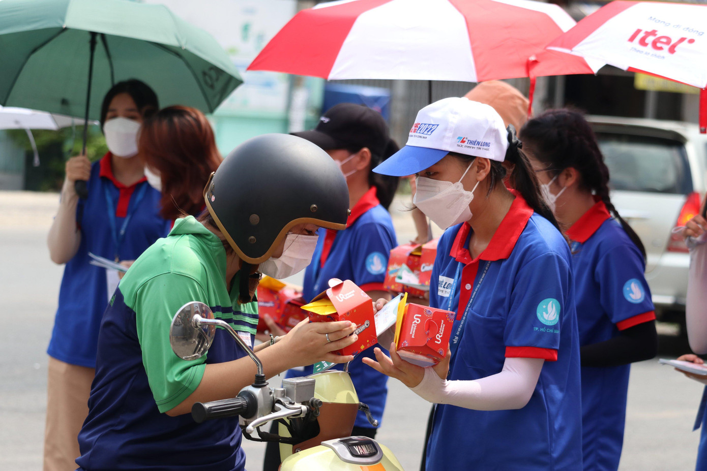 Các thí sinh dự thi còn được 'tiếp sức' thêm các vật phẩm quà tặng.