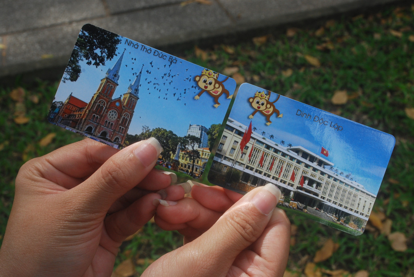 Lưu giữ "Sài Gòn thân thương" sau chuyến hành trình cùng món quà từ Ban Tổ chức. (Ảnh: BTC)