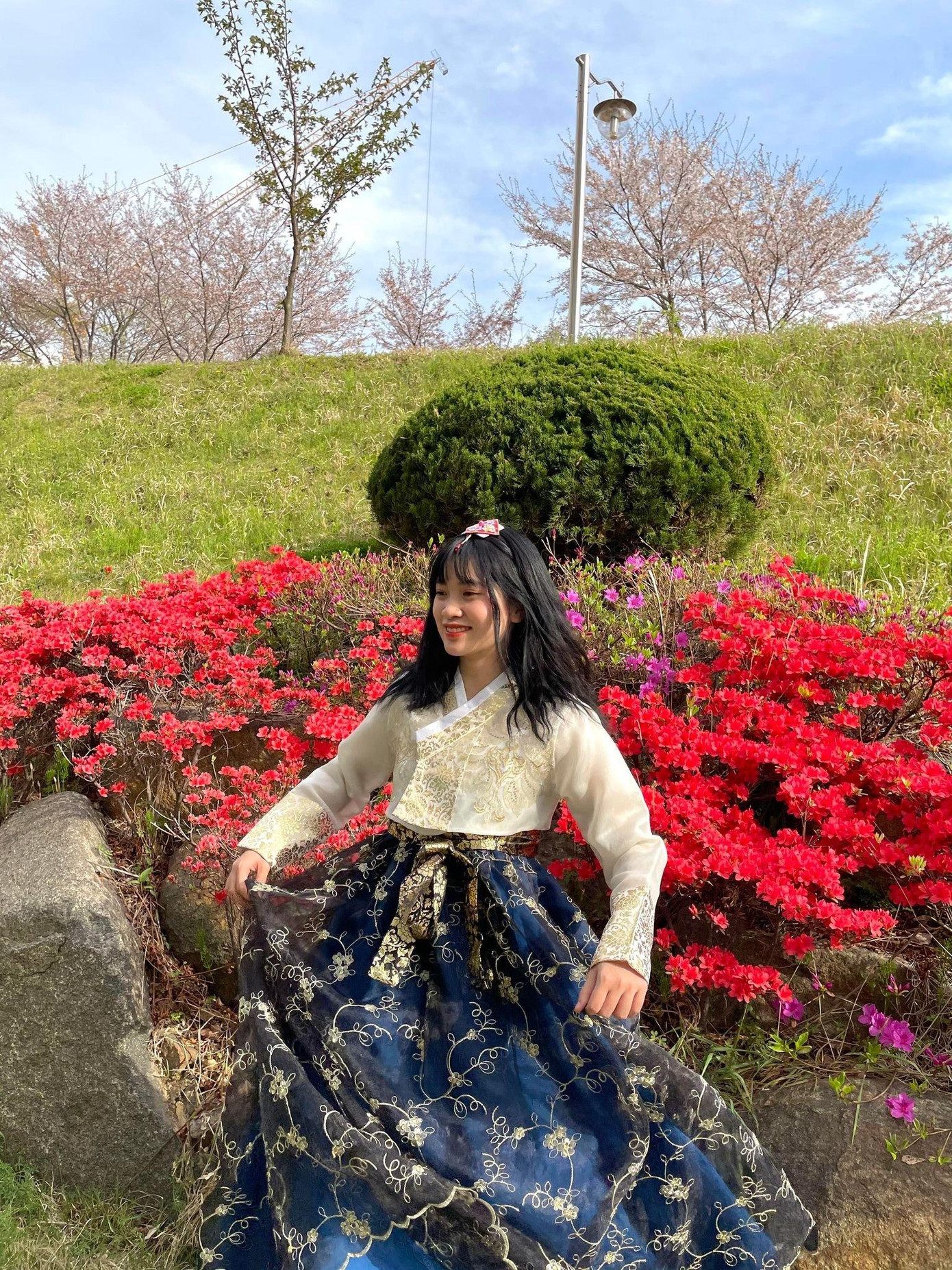 Thảo hiện đang vừa học vừa làm thêm tại các quán ăn ở Hàn Quốc. Thảo hiện đang vừa học vừa làm thêm tại các quán ăn ở Hàn Quốc.