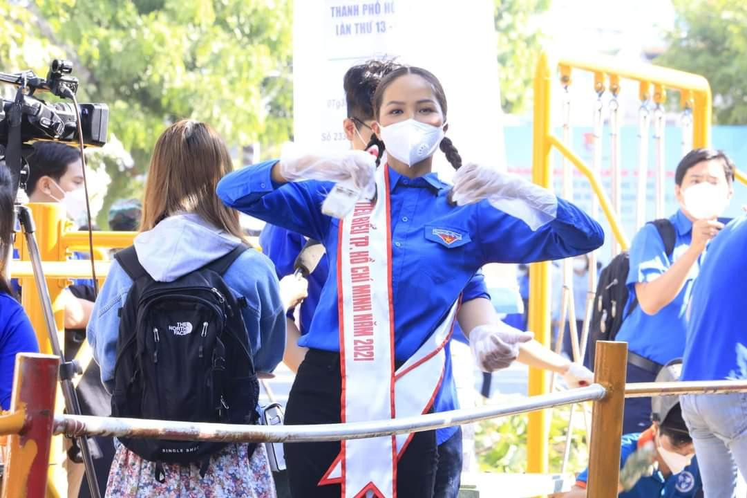 Hoa hậu H’Hen Niên luôn tích cực tham gia các hoạt động cộng đồng (Ảnh: Thành Đoàn TP. HCM)